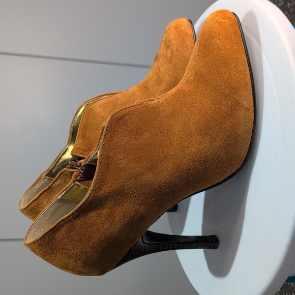 Colin Stuart Tan Heeled Suede leather booties size 7.5 4" heel - Picture 4 of 14